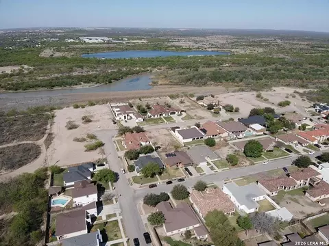 View/Area - 1612 Rio Vista Dr, Eagle Pass, TX 78852 photo 2 of 8