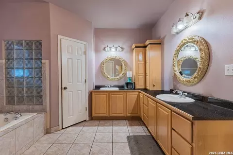 Bath - 1612 Rio Vista Dr, Eagle Pass, TX 78852 photo 2 of 3