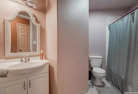 Bath - 1612 Rio Vista Dr, Eagle Pass, TX 78852 photo 1 of 3