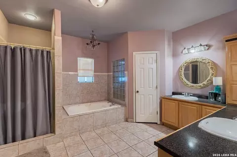 Bath - 1612 Rio Vista Dr, Eagle Pass, TX 78852 photo 3 of 3