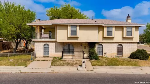 1801 Royal Ridge Dr, Eagle Pass, TX 78852