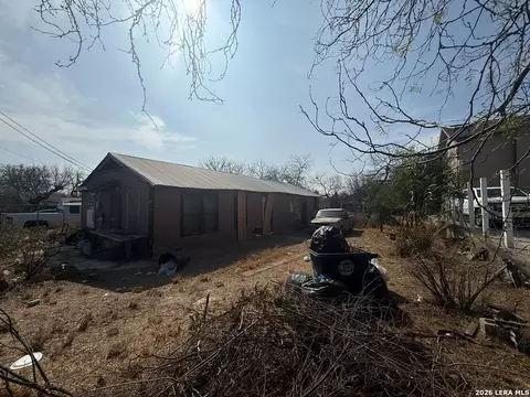 229 Comal, Eagle Pass, TX 78852