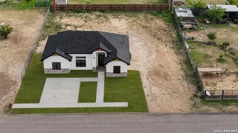 4142 Buck Dr, Eagle Pass, TX 78852 photo 2