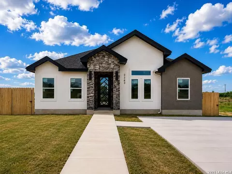 2263 Rio Sabinas Dr, Eagle Pass, TX 78852