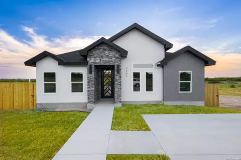 2263 Rio Sabinas Dr, Eagle Pass, TX 78852
