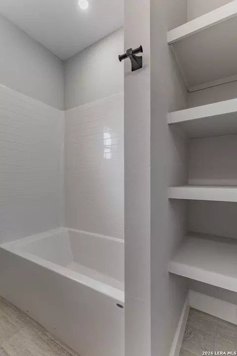 Bath - 183 Pleasant Dr, Eagle Pass, TX 78852 photo 4 of 5