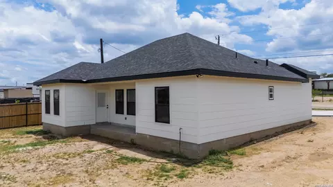 Exterior - 183 Pleasant Dr, Eagle Pass, TX 78852 photo 3 of 3