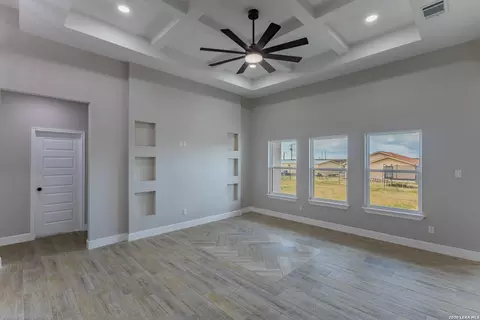 Living - 183 Pleasant Dr, Eagle Pass, TX 78852 photo 2 of 4