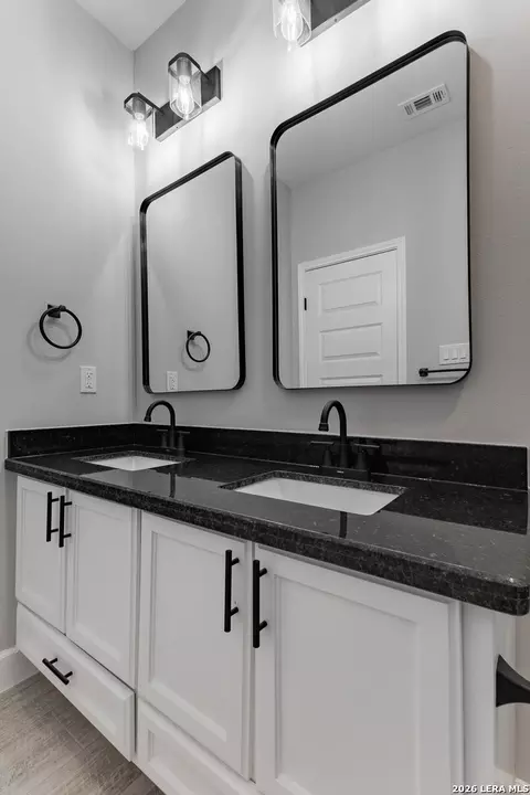 Bath - 183 Pleasant Dr, Eagle Pass, TX 78852 photo 2 of 5