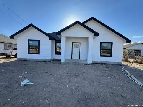 457 La Paloma Dr, Eagle Pass, TX 78853