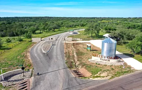 194 Crescent Rdg, Hondo, TX 78861