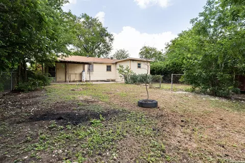 Exterior - 204 3rd St, Converse, TX 78109 photo 4 of 5