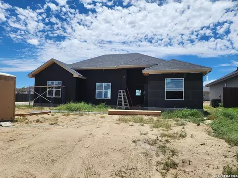 3194 Ethel Dr, Eagle Pass, TX 78852