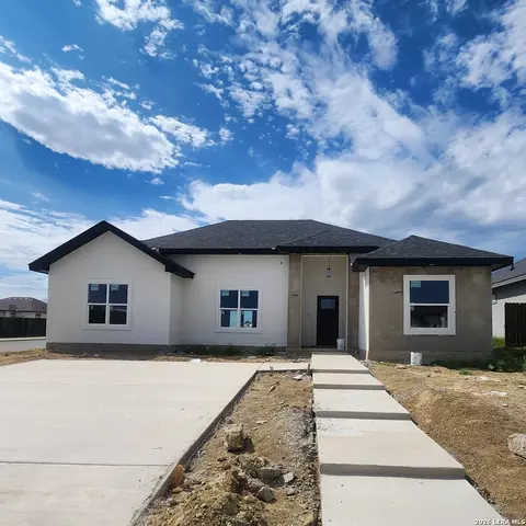3194 Ethel Dr, Eagle Pass, TX 78852