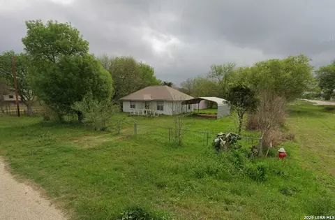 802 County Line Rd, Jourdanton, TX 78026