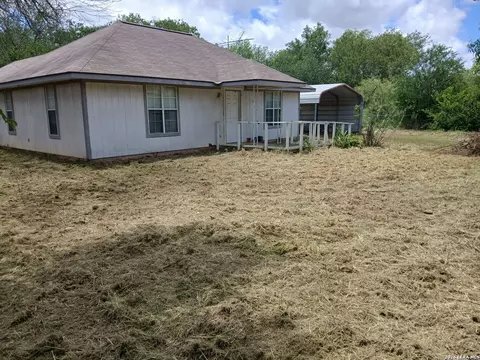 802 County Line Rd, Jourdanton, TX 78026