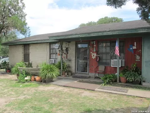 807 W Inez St, Beeville, TX 78102