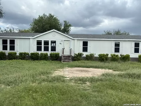 259 W Velna St, La Pryor, TX 78872