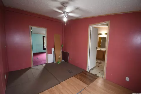 517 Corley Dr, Devine, TX 78016 photo 9