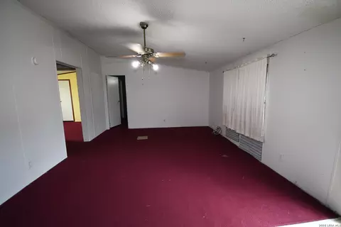 517 Corley Dr, Devine, TX 78016 photo 4