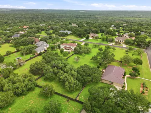 1121 Stagecoach Trl, San Marcos, TX 78666