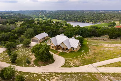 195 Kamira Dr, Kerrville, TX 78028