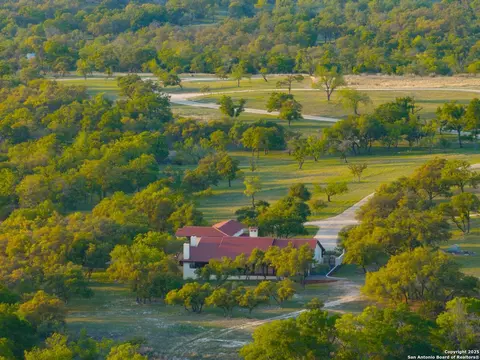 862 Grape Creek Rd, Fredericksburg, TX 78624