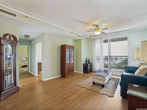 1 Towers Park Ln #915, San Antonio, TX 78209