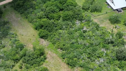 5011 N Abbott Rd, Saint Hedwig, TX 78152