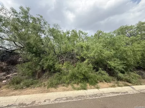 1711 Matamoros, Cotulla, TX 78014 photo 5