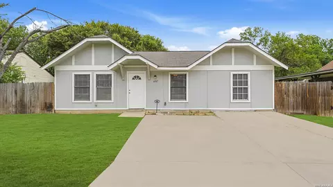 4747 Swann Ln, Kirby, TX 78219