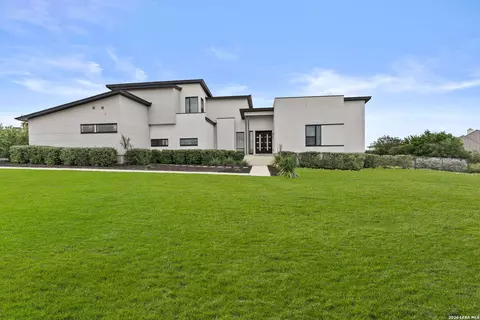 1347 Bordeaux Ln, New Braunfels, TX 78132