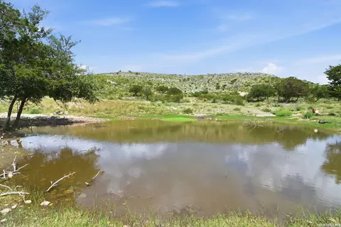 324 Private Road 3325, Sabinal, TX 78881