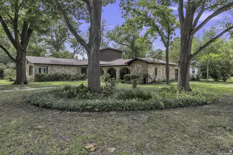 1130 Bartholomae St, Seguin, TX 78155