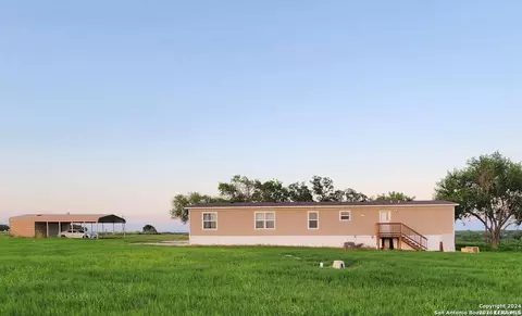 11903 N State Highway 123, Falls City, TX 78113