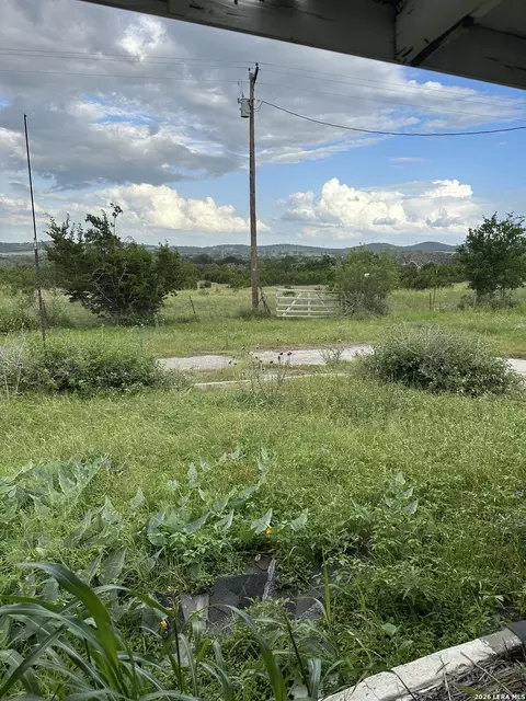 9 Sky Line Dr, Comfort, TX 78013