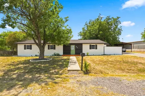208 S State Highway 16, Jourdanton, TX 78026