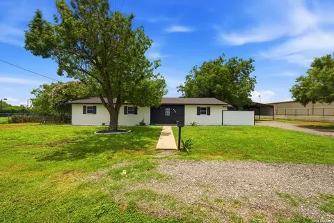 208 S State Highway 16, Jourdanton, TX 78026