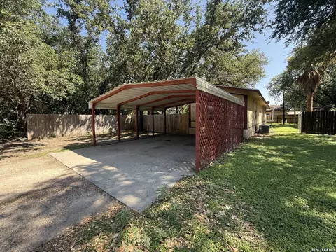 231 Sims St, Brackettville, TX 78832