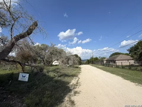 450 Park Dr, Bandera, TX 78003