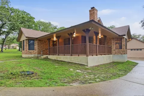338 Twin Oaks Dr, La Vernia, TX 78121