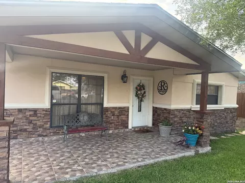 Exterior - 783 Trinity St, Eagle Pass, TX 78852 photo 10 of 17