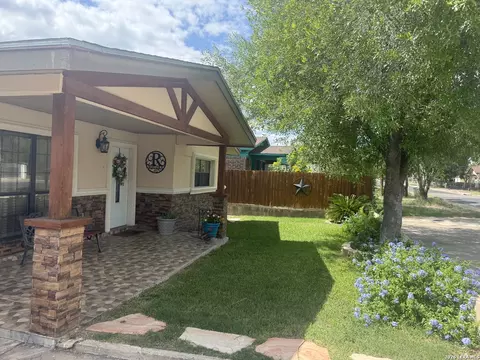 Exterior - 783 Trinity St, Eagle Pass, TX 78852 photo 4 of 17