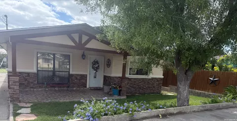 Exterior - 783 Trinity St, Eagle Pass, TX 78852 photo 6 of 17