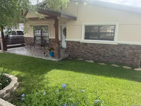 Exterior - 783 Trinity St, Eagle Pass, TX 78852 photo 7 of 17