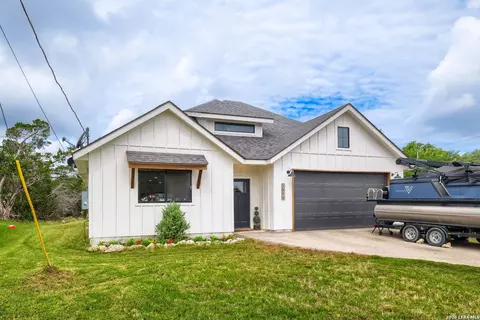 3484 Lakeview Dr, Canyon Lake, TX 78133