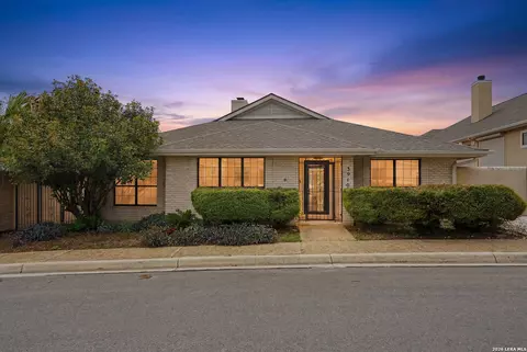 5910 Crescent Fls, Windcrest, TX 78239