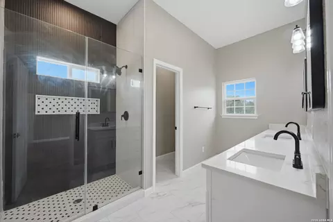 111 County Road 2660, Devine, TX 78016 photo 33