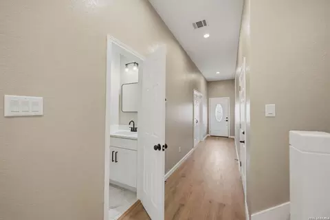 111 County Road 2660, Devine, TX 78016 photo 11