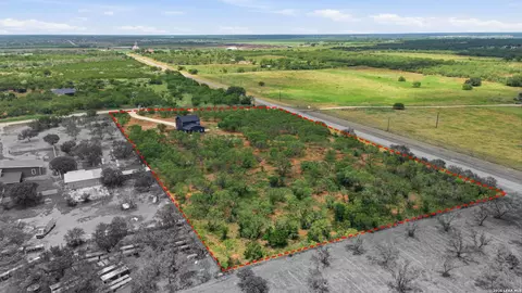 111 County Road 2660, Devine, TX 78016 photo 56
